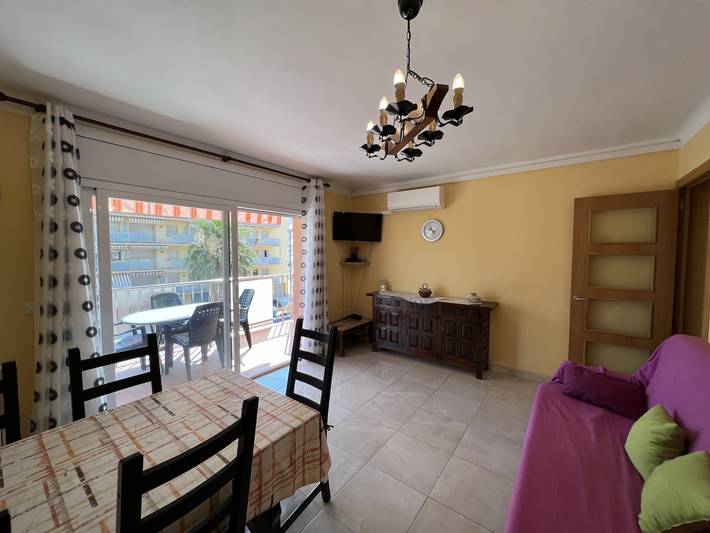 Apartamento entero, Apartamento de vacaciones para 6 personas con terraza in Platja de Sant Margarida (Roses), Roses