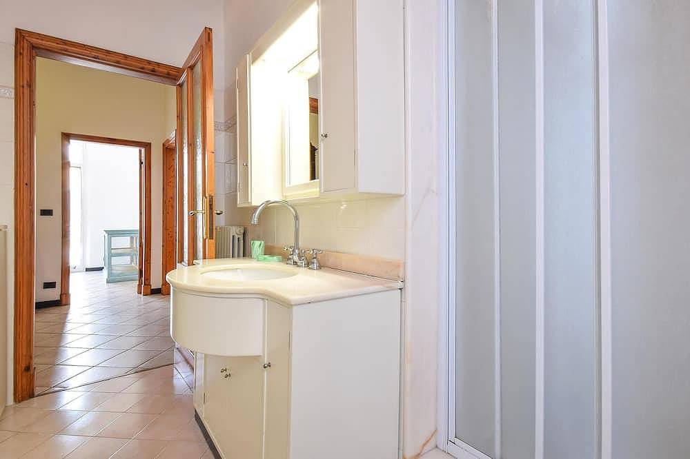 Appartamento intero, Splendido appartamento con 2 camere da letto a Chiavari in Chiavari, Riviera di Levante