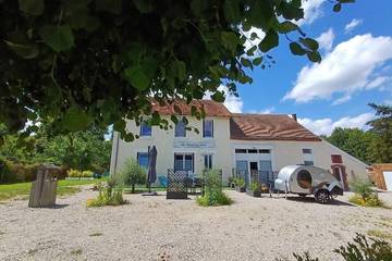 Location de vacances pour 10 personnes, avec sauna et piscine ainsi que jardin et jacuzzi à Éguzon-Chantôme