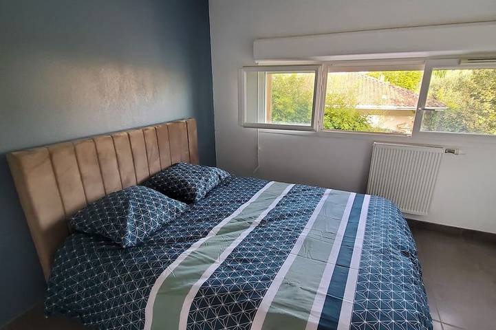 Gîte pour 2 personnes, avec jacuzzi ainsi que piscine et balcon à Eysines - 2