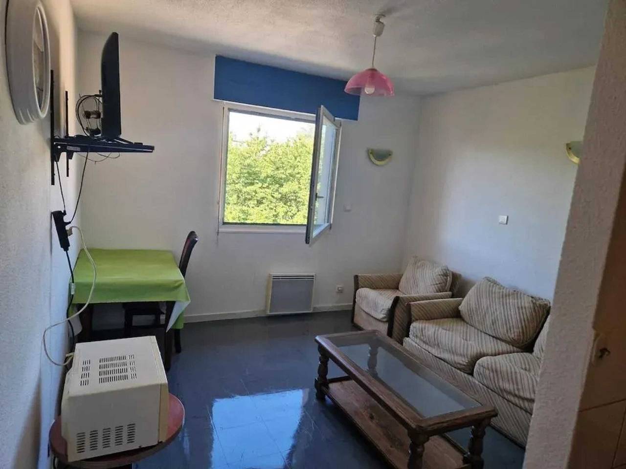 Studio entier, Studio confortable avec vue sur la ville à Dole, 25 m² in Dole, Jura