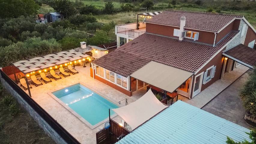 Villa pour 12 personnes, avec Jardin et Piscine à Šibenik