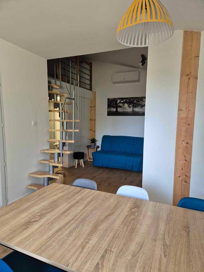 Location de vacances pour 6 personnes, avec terrasse et jardin à Pamproux - 2