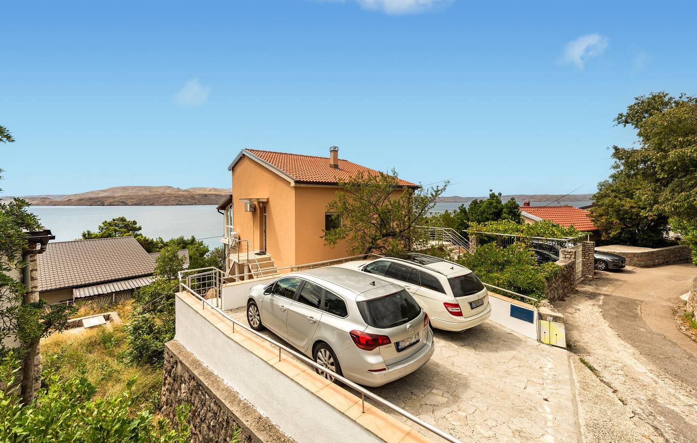Ganze Ferienwohnung, Ferienwohnung für 5 Personen mit Terrasse in Karlobag, Naturpark Velebit