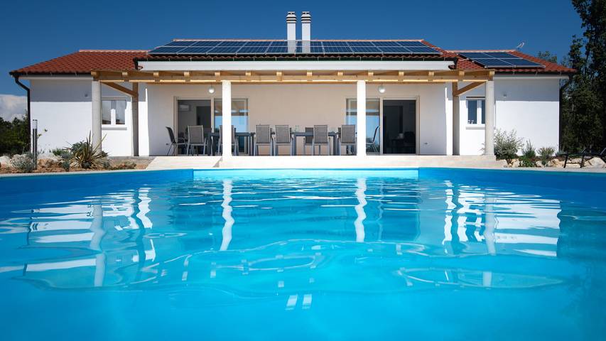 Ferienhaus für 10 Personen, mit Terrasse und Garten auf Rab