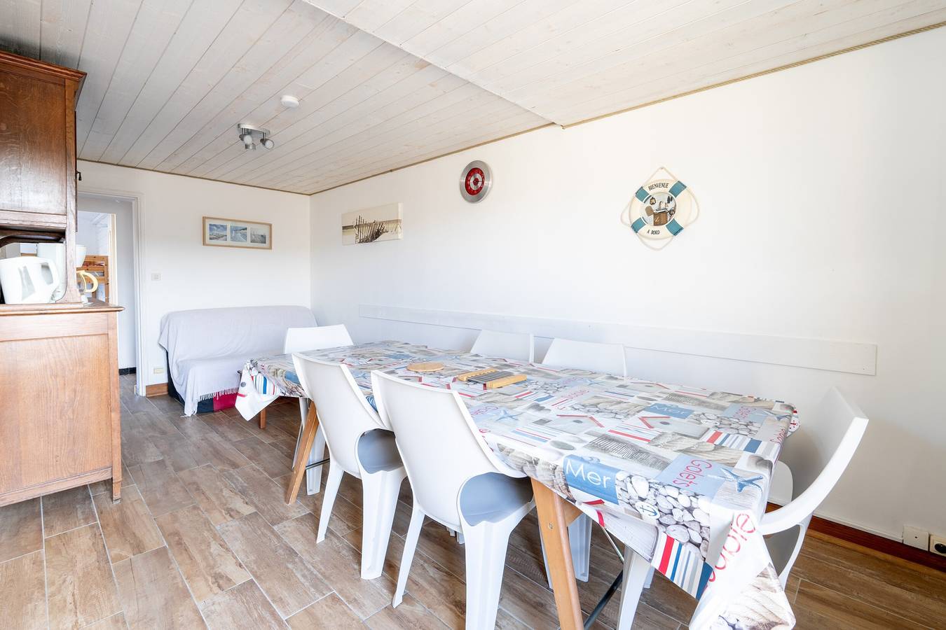 Entire apartment, Apartment 'Appartement 10 Pers À 50m Plage' with Private Terrace, Private Garden and Wi-Fi in Barbâtre, Noirmoutier