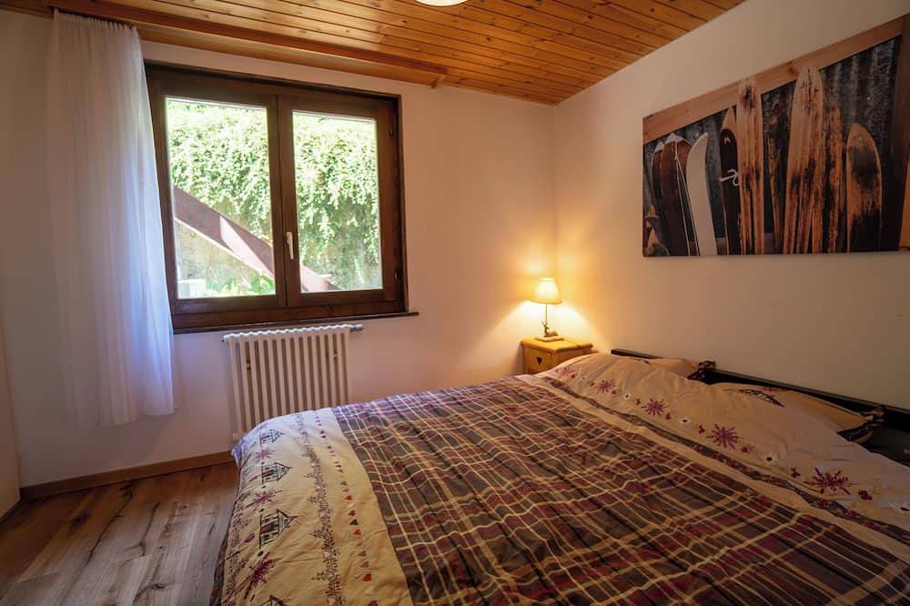 Entire apartment, Charming apartment located in Les Arsets approx. 1 km from the start of the Fracherets ski lift link in Gryon, Alpes Vaudoises