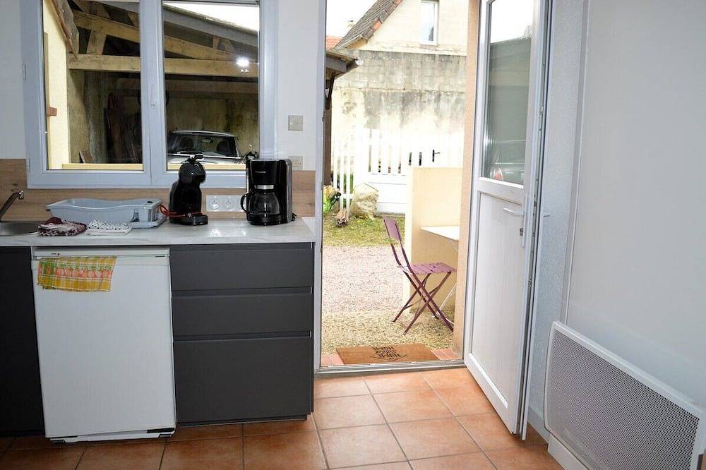 Chez Fabienne, Maison Avec Petite Terrasse Privée in Luc-sur-Mer, Caen region