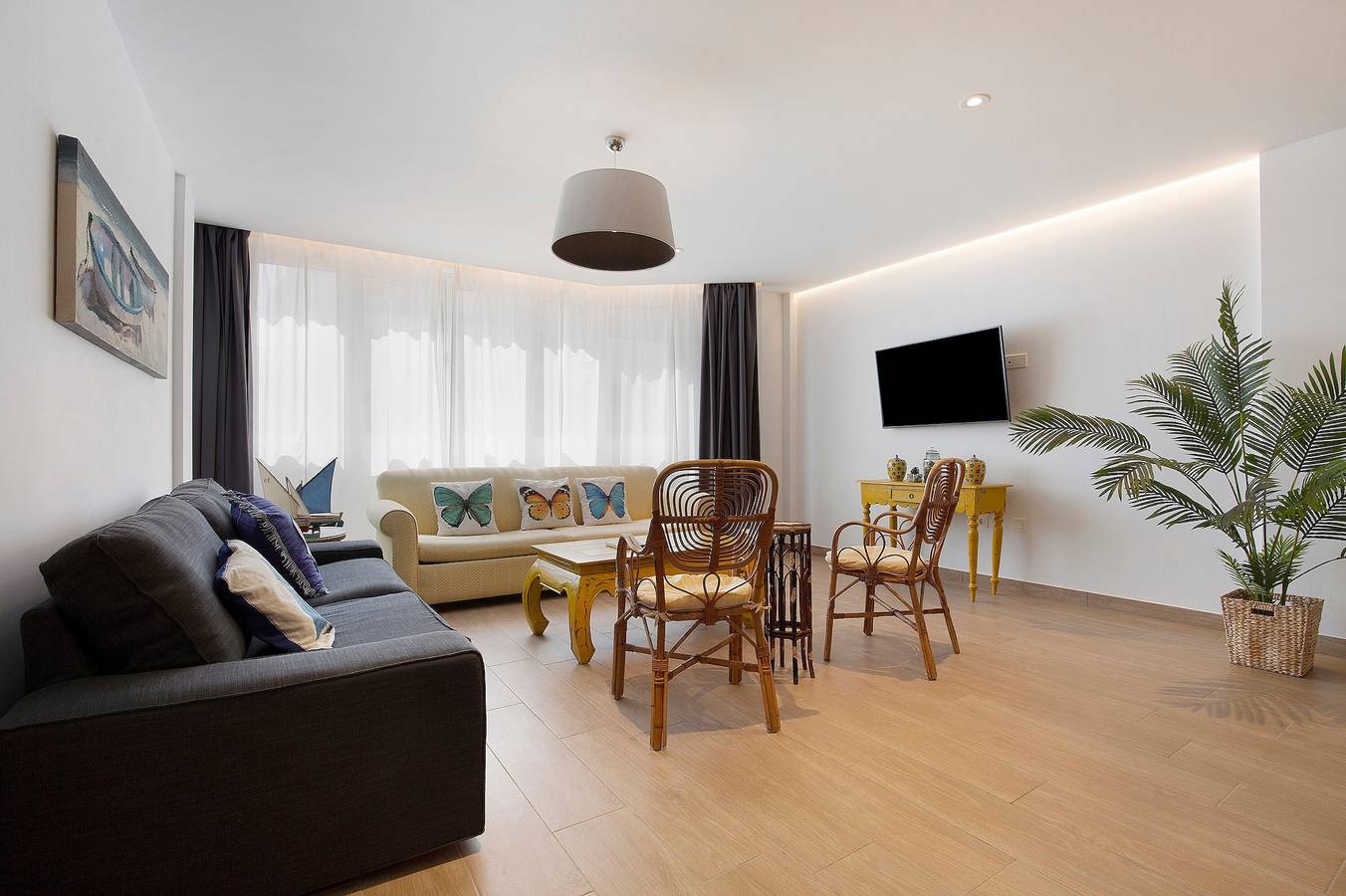 Apartamento entero, Casa de vacaciones Falco 1 cerca de la playa con vistas al mar, bañera de hidromasaje y Wi-Fi in Puerto de Corralejo, La Oliva