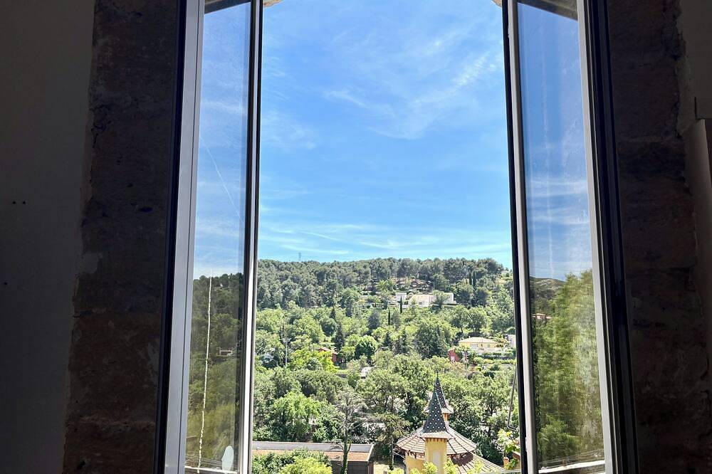 Entire apartment, Horizon Dans le Vieux Village des Pennes in Les Pennes-Mirabeau, Aix-en-Provence region