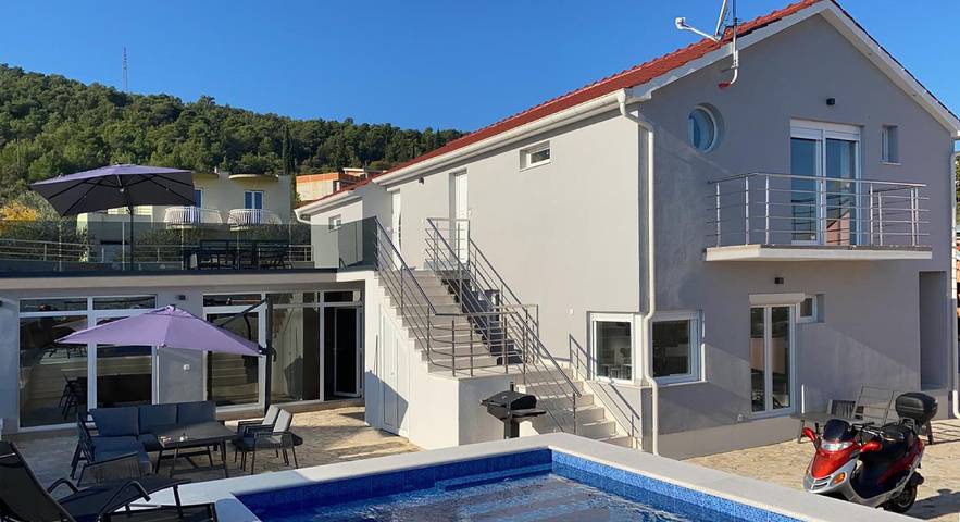 Ferienhaus für 18 Personen, mit Terrasse und Garten sowie Pool - 1