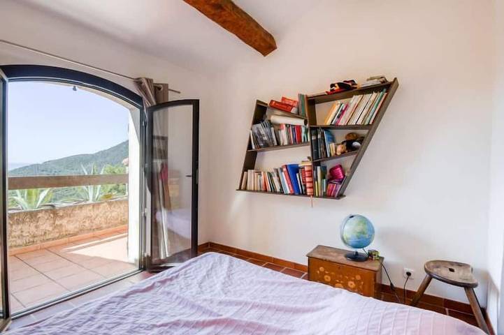 Location de vacances pour 6 personnes, avec piscine et balcon à Solliès-Ville - 4