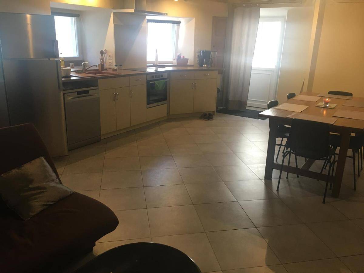 Appartement entier, Two-Bedroom Apartment in Recey-sur-Ource, Région de Montbard