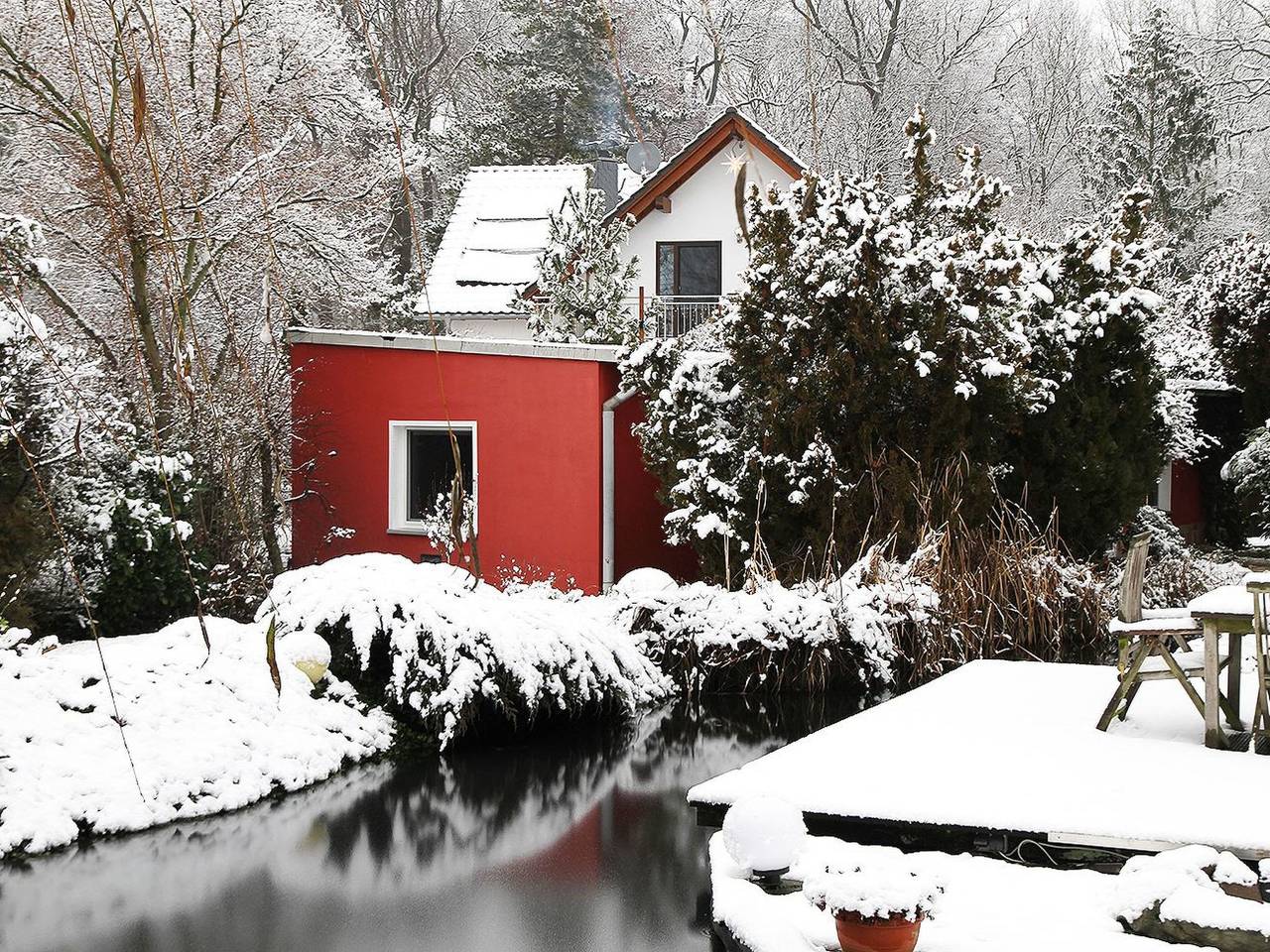 Cozy Retreat with Terrace & River Views - 600m from River, 1.5km from Beach in Leipzig-South, Leipzig