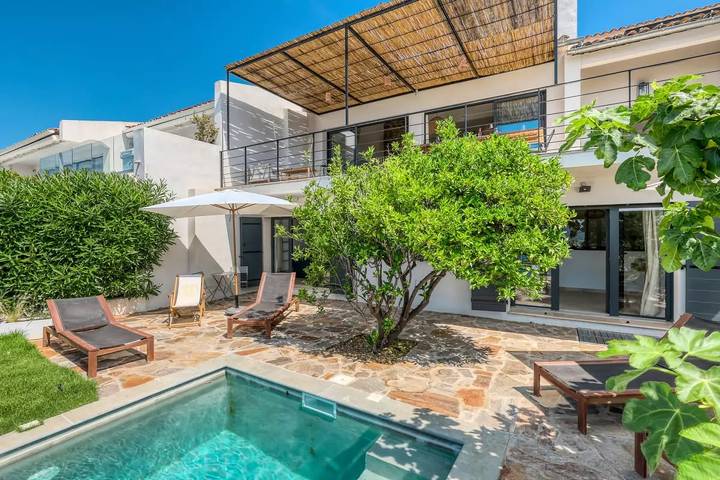 Villa pour 14 personnes, avec piscine et vue ainsi que jardin et terrasse, animaux acceptés dans Le Lavandou - 2