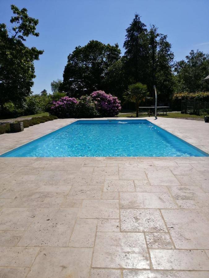 Location de vacances pour 6 personnes, avec piscine ainsi que vue et jardin à Nançay - 2