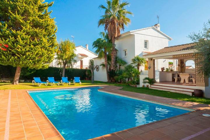 Casa rural para 8 personas, con Terraza además de Jardín y Piscina en Calafell