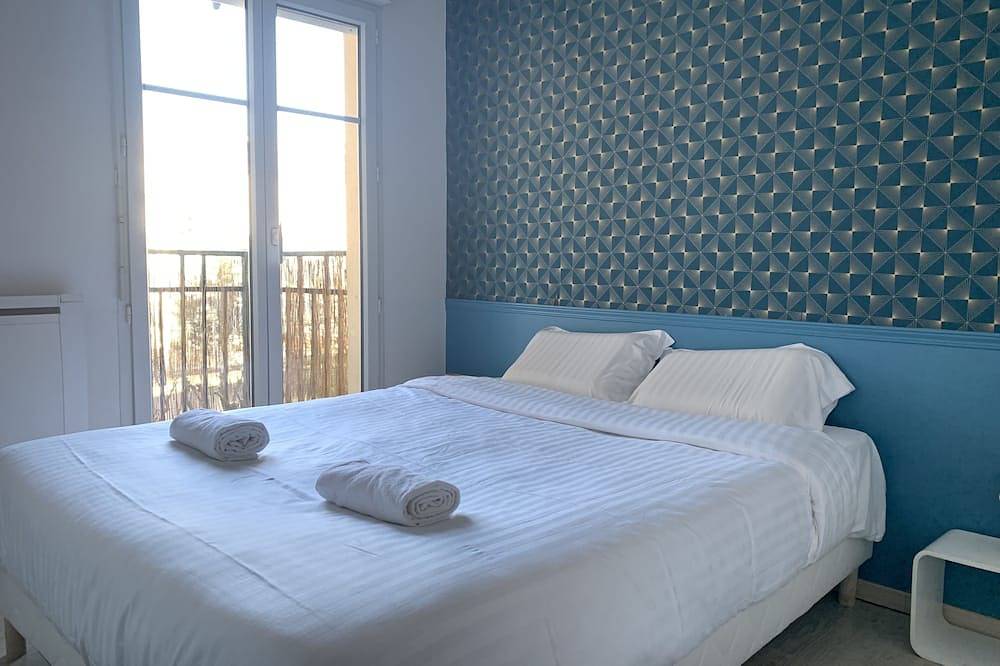 Entire apartment, Disneyland Paris 3 minutes away, sleeps 7, 2 bedrooms. in Chessy, Seine-et-Marne
