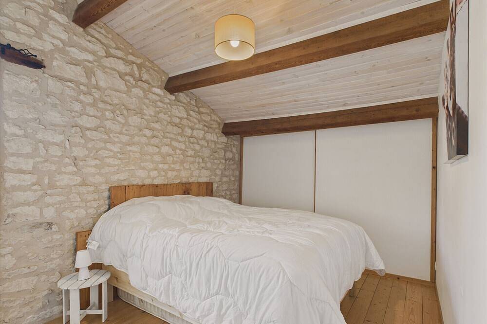 Authentic stone house for 7 with garden in Saint-Vincent-sur-Jard, Vendée