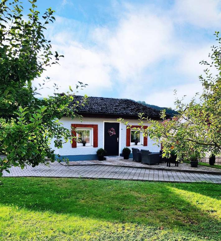 Ferienwohnung für 3 Personen, mit Terrasse und Garten sowie Ausblick in Kinding