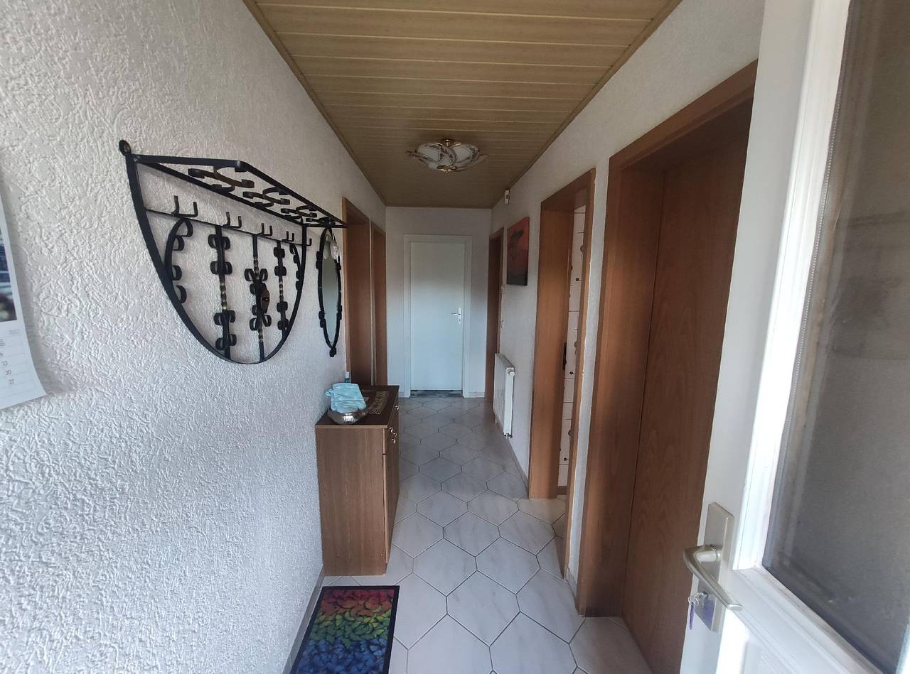 Ganze Ferienwohnung, Gemütliche Ferienwohnung in Uhlstädt-Kirchhasel mit Garten, gemeinsamem Pool und Grill in Uhlstädt-Kirchhasel, Saaleland