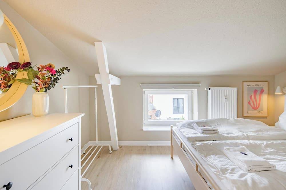 Ganze Wohnung, Altbauwohnung bis 5 Personen \"Opti\" im Schanzenviertel - Dachgeschoss in Altona Hamburg, Hamburg