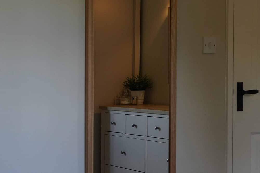 Cottage-Private Bathroom in Swindon, Wiltshire