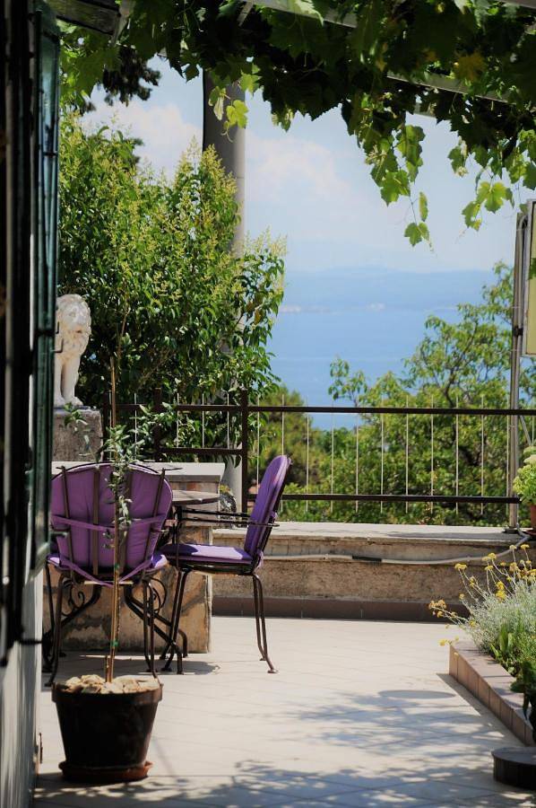 Ferienhaus für 4 Personen, mit Garten und Pool sowie Ausblick und Sauna, mit Haustier in Rijeka