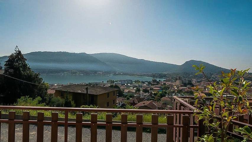 Location de vacances pour 3 personnes, avec jardin ainsi que vue sur le lac et vue à Sarnico - 3
