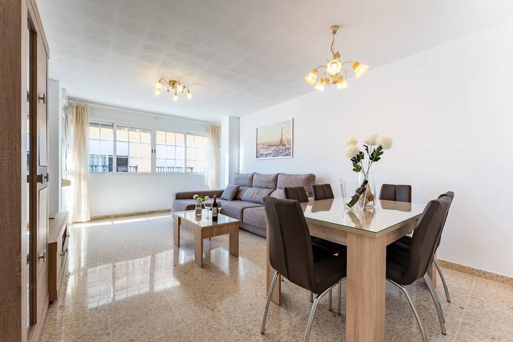Ganze Wohnung, Ferienwohnung 'Fuengirola' mit Balkon, Wlan und Klimaanlage in Fuengirola Zentrum, Fuengirola