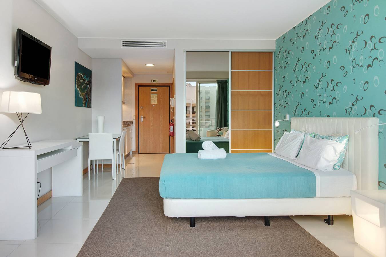 Apartamento entero, Apartamento 'Dfm Happy Days E - Funchal' con Balcón, Wi-Fi y Aire Acondicionado in São Martinho, Isla de Madeira