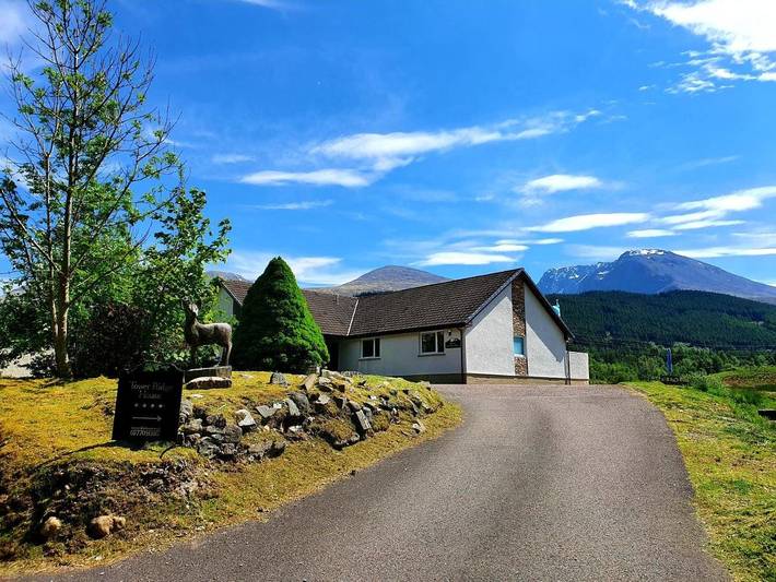Bed and breakfast for 2 people, with Balcony and Terrace as well as Garden and View in Fort William