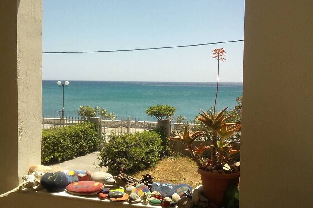 Huis aan zee. in Tsoutsouros, Iraklio-Heraklion en omgeving