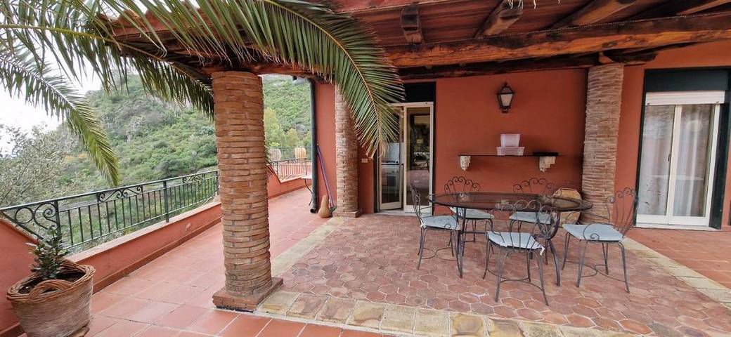 Villa pour 4 personnes, avec vue ainsi que piscine et jardin, animaux acceptés à Taormina - 2