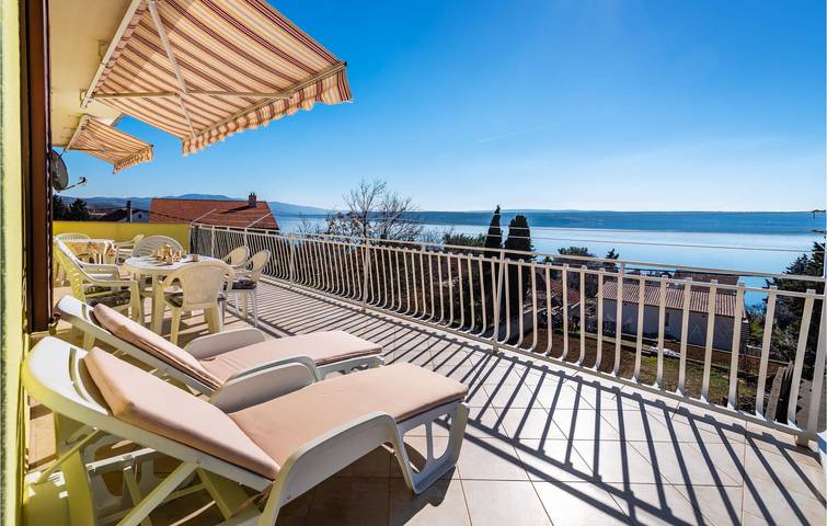 Ferienwohnung für 10 Personen, mit Garten und Terrasse in Jasenice