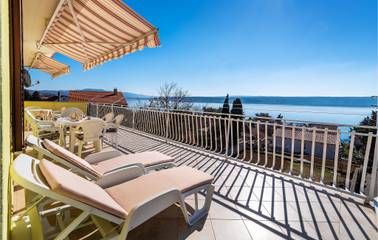 Ferienwohnung für 8 Personen, mit Garten und Terrasse in Maslenica