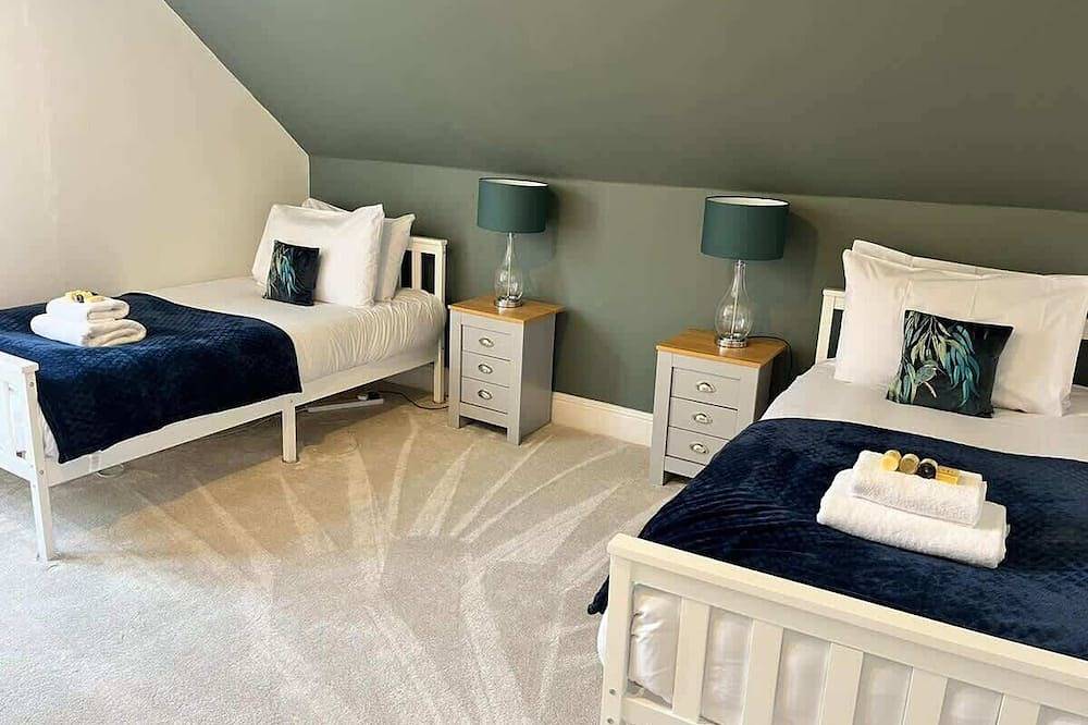 8 person home in Hoylake - The Wirral Peninsula in Merseyside