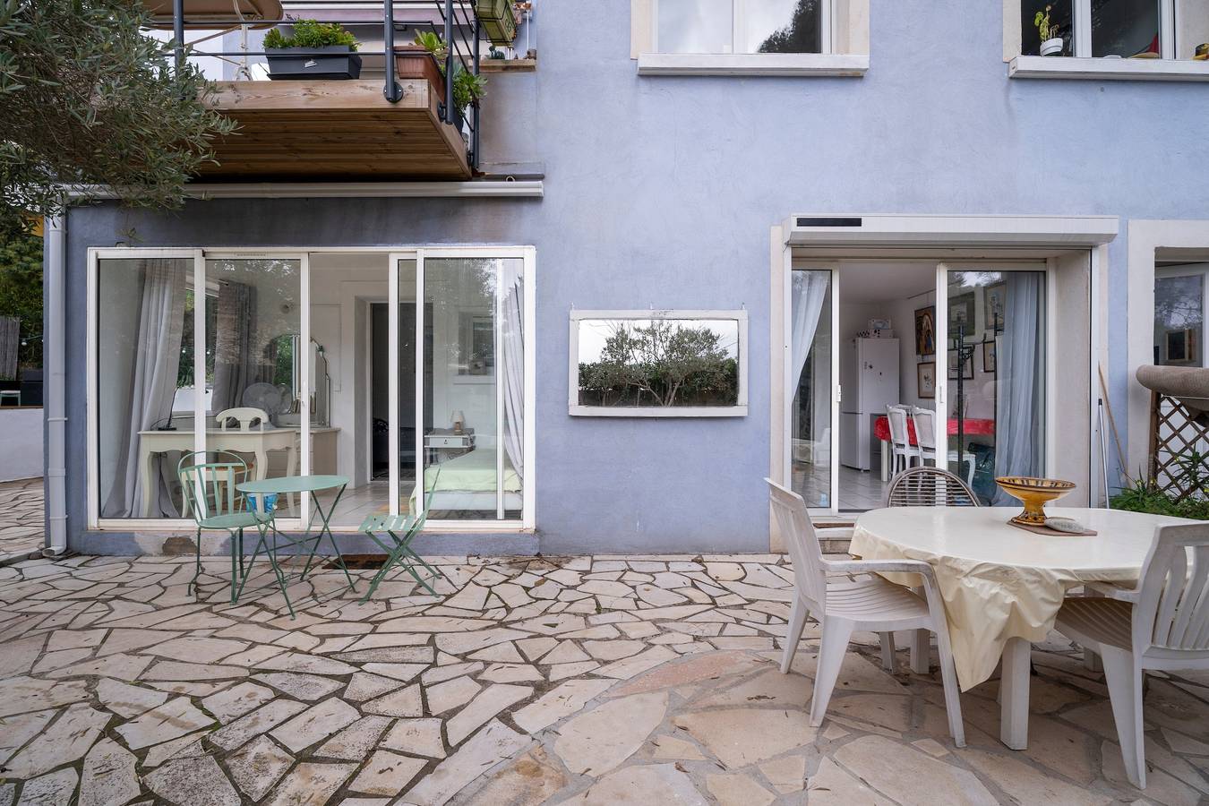 Studio entier, Studio « 100 m de la plage, rez-de-jardin » avec terrasse privée, Wi-Fi et climatisation in La Seyne-sur-Mer, Côte méditerranéenne (France)