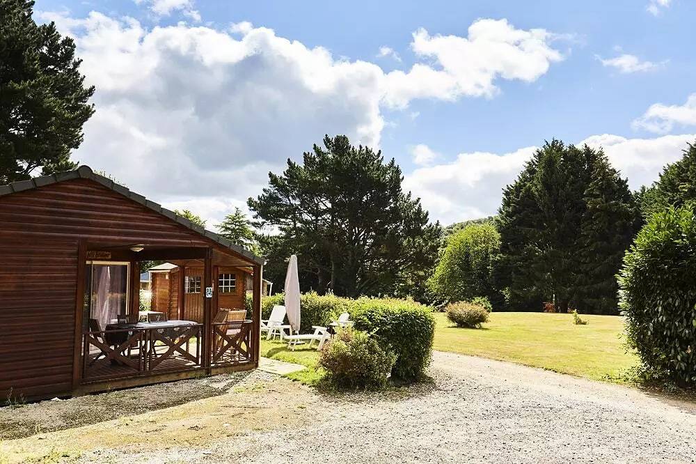 Mobil home London 3 pièces 4 personnes terrasse in Bieuzy, Région de Pontivy