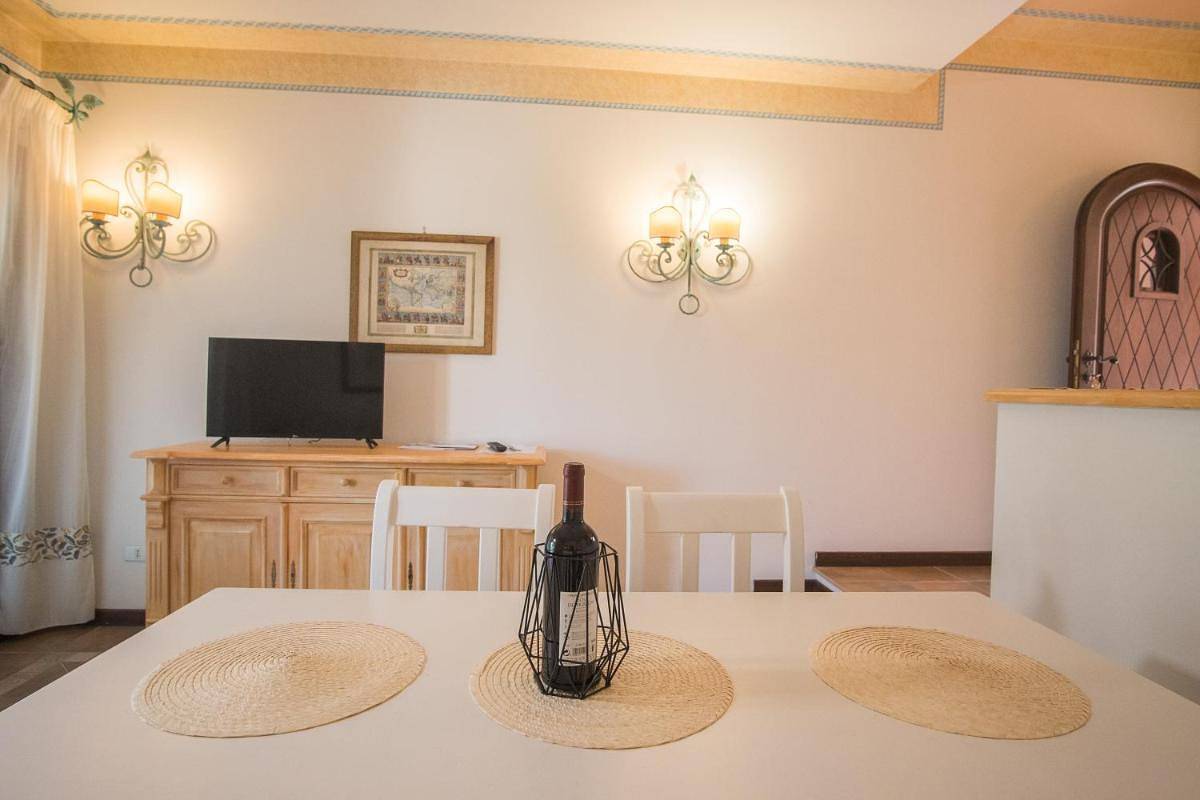 Ganze Wohnung, Wunderschönes Il Giardino degli Oleandri mit 1 Schlafzimmer für 4 Personen und ein zusätzliches Kind in Liscia di Vacca, Arzachena