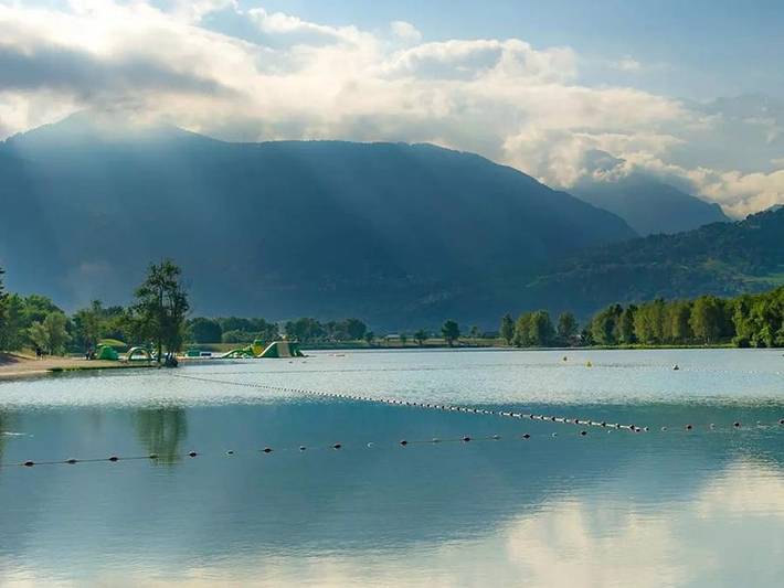 Flower Camping Les Iles - Mobilheim 4 personen - Homeflower Premium 29m² - 2 Schlafzimmer + halbbedeckte Terrasse + Tv + Lv + Klima + Bettwäsche Inklusive in Passy, Pays du Mont-Blanc
