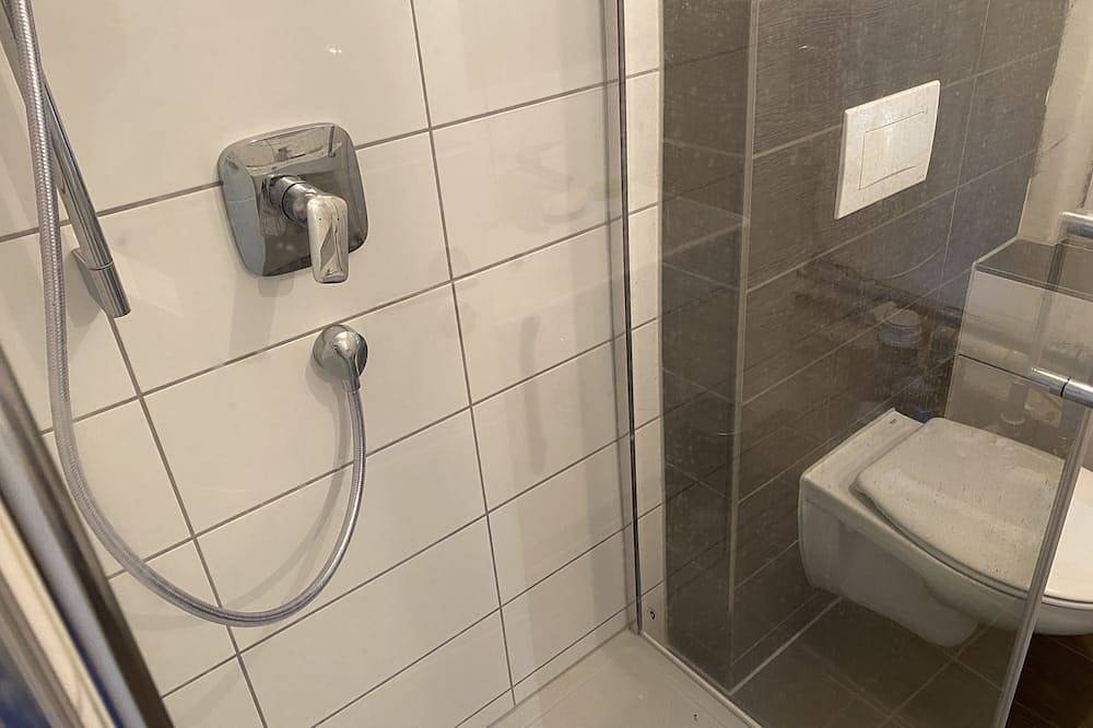 Bungalow mit eigenem Bootsteg in Kleinzerlang, Rheinsberg