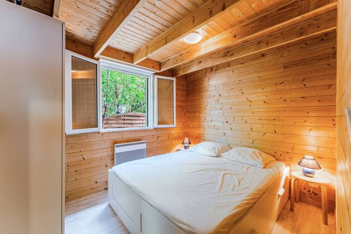 Casa vacacional «La Cabane 2 - Bassin d’Arcachon» con piscina compartida y jardín privado in Gujan-Mestras, Region de Arcachon