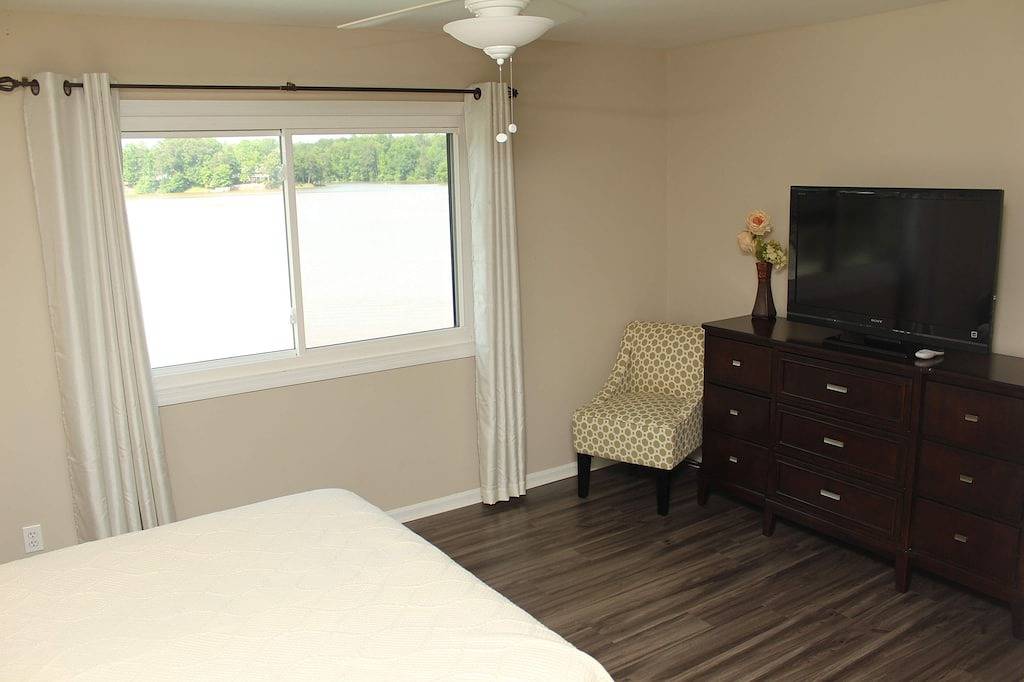 Camm's Lakeside Retreat (Close to Charlotte), Family-Friendly, Boat Available in Gaston County