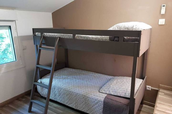 Gîte pour 12 personnes, avec jardin à Sernhac - 4