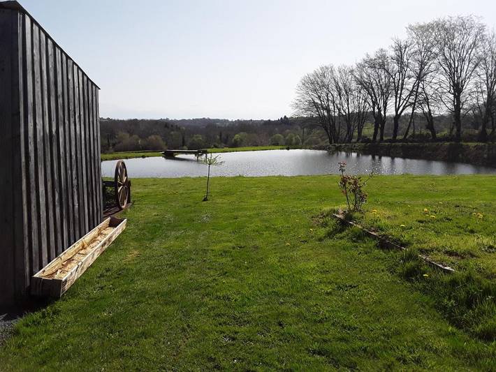Location de vacances pour 4 personnes, avec piscine et jardin ainsi que vue et vue sur le lac à Lubersac - 4