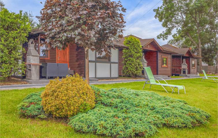 Ferienhaus für 4 Personen, mit Terrasse und Whirlpool sowie Pool