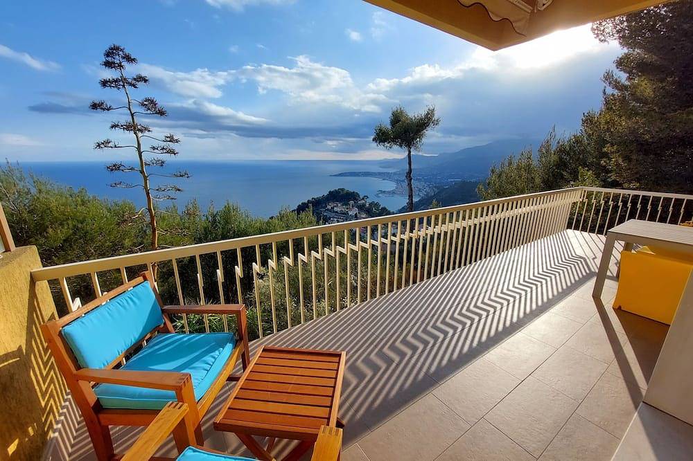 Apartamento entero, 2-bedroom apartment, large terrace overlooking the Côte d'Azur in Grimaldi (Ventimiglia), Ventimiglia
