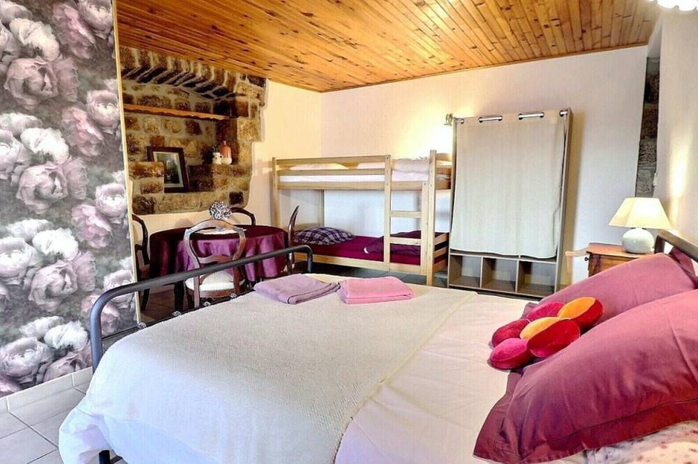 Chambre d’hôtes « L’Adrienne » avec jardin commun et Wi-Fi in Chazeaux, Parc naturel régional des Monts d'Ardèche