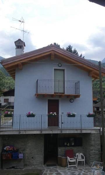 Gîte pour 4 personnes, avec jardin ainsi que vue et balcon dans Fénis